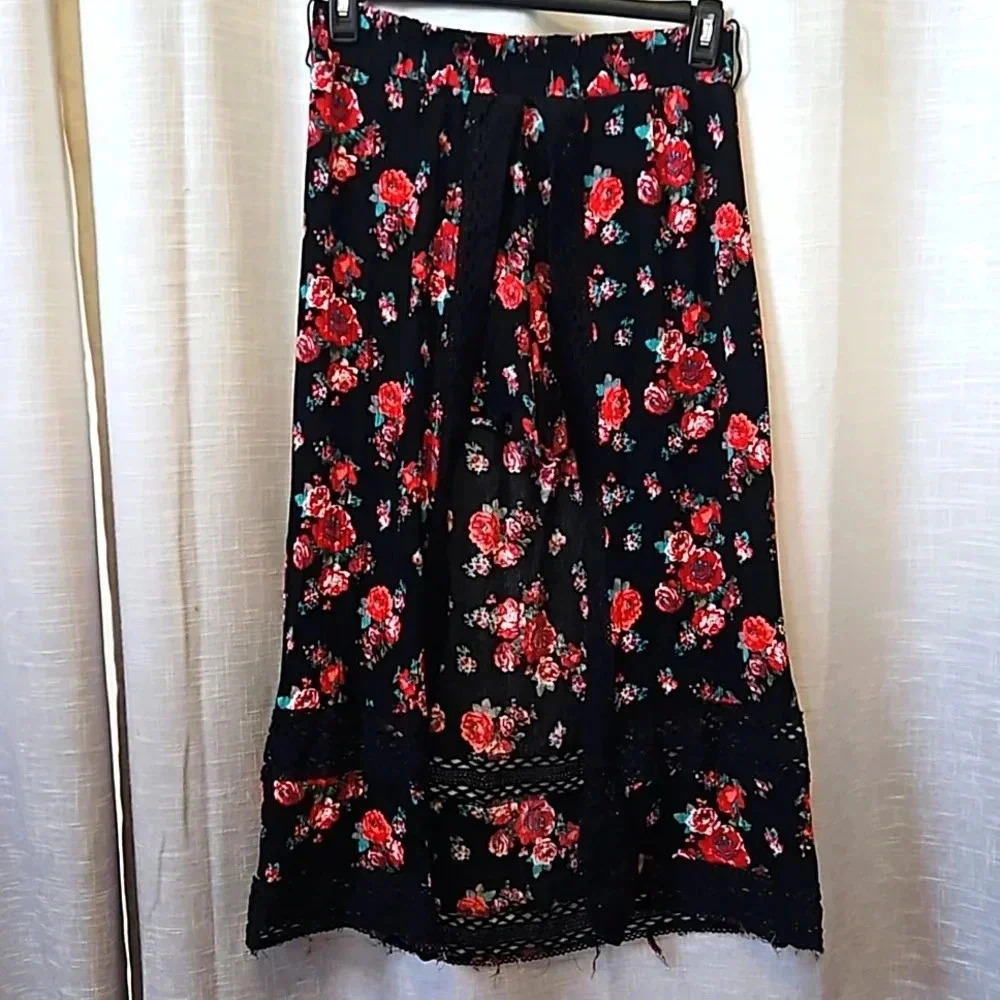 Fancy Shorts with Skirt - Picture 2 of 12